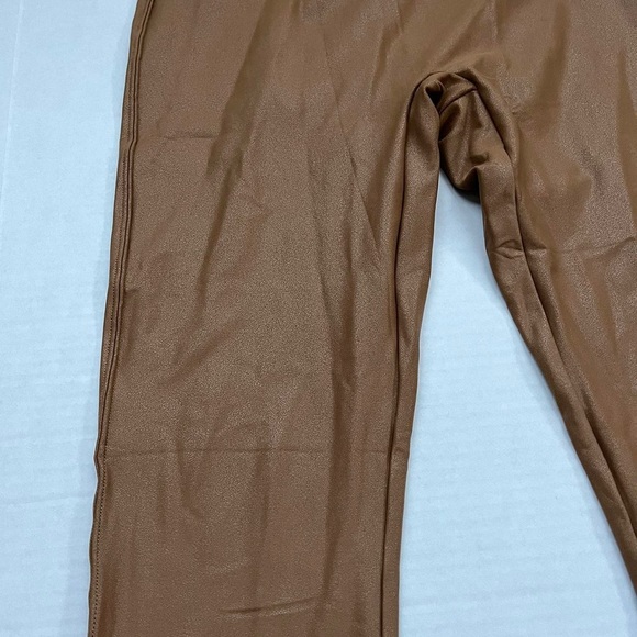 🎉6/$26🎉SANTINY Brown Faux Leather Leggings - Picture 4 of 6